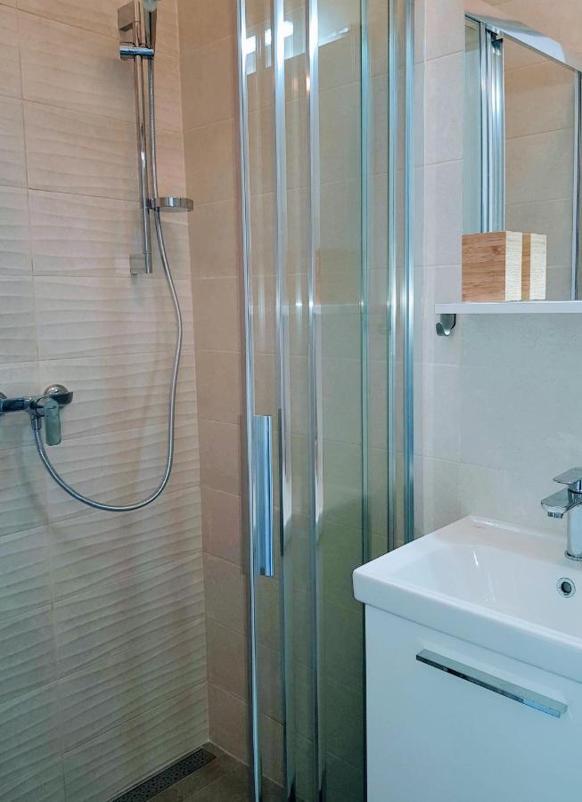 Apartmani Elena Malinska Esterno foto