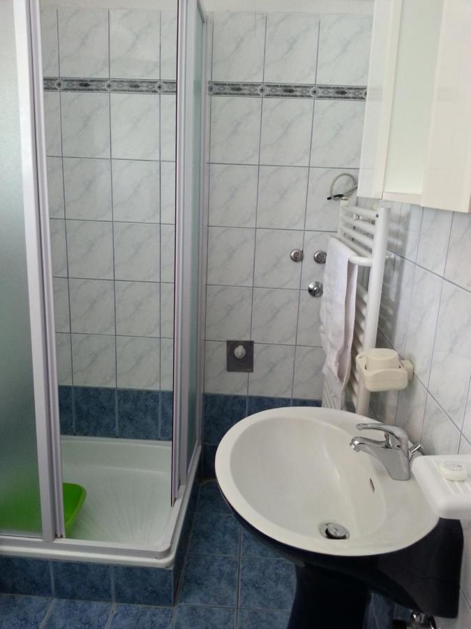 Apartmani Elena Malinska Esterno foto