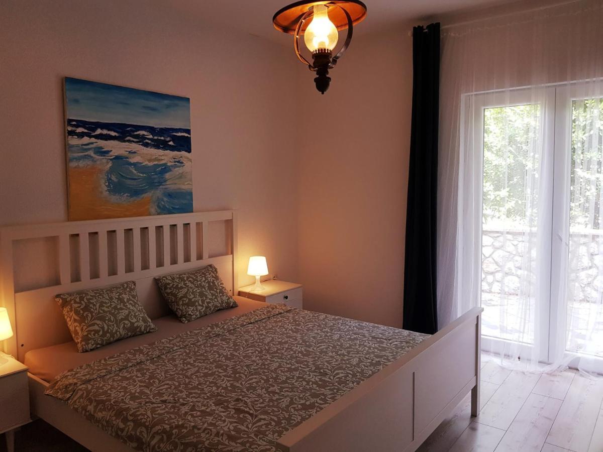 Apartmani Elena Malinska Esterno foto