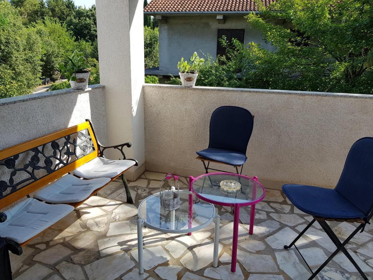 Apartmani Elena Malinska Esterno foto
